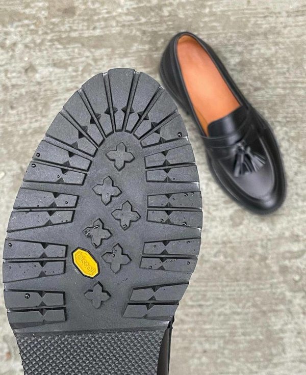 Лоферы с кисточками